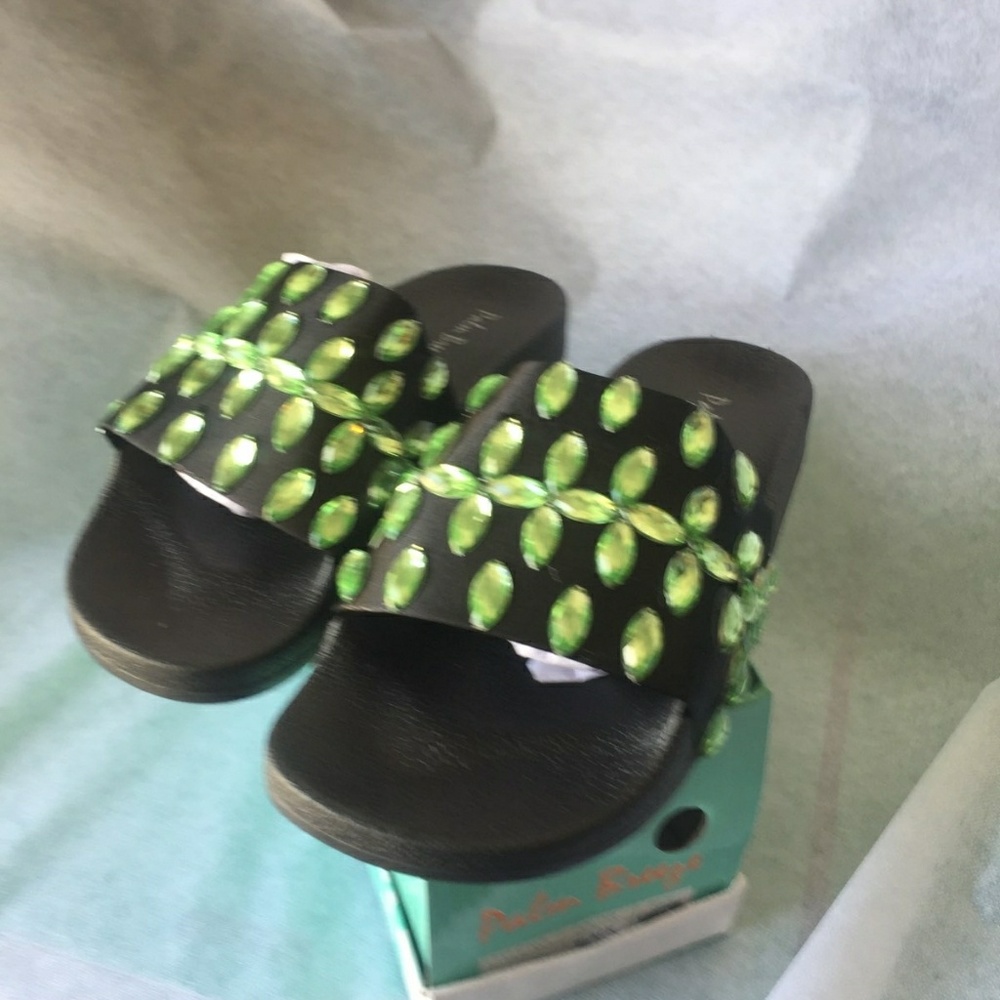 Shoes - Picture 4 of 6